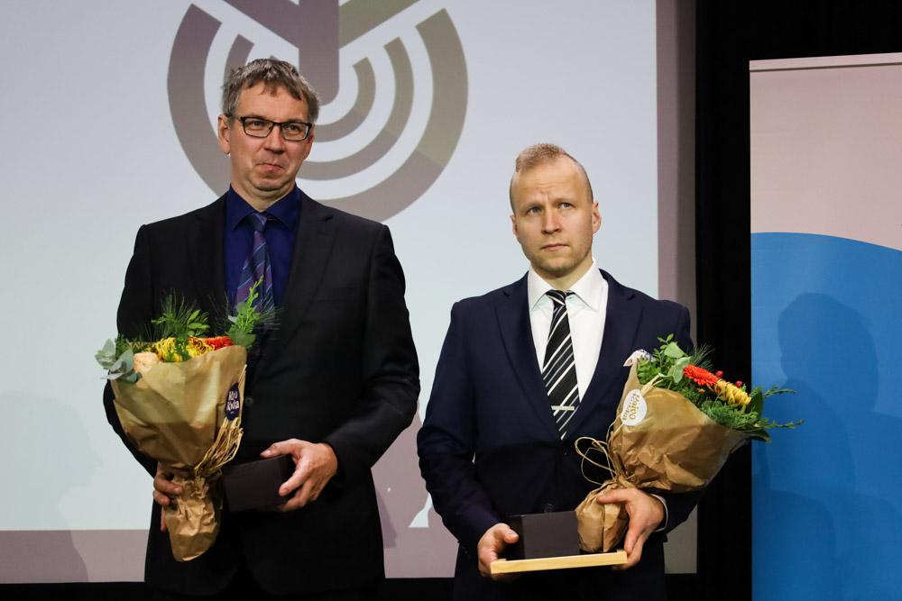  Vuoden Kymppi -palkittu Jouko Lehtinen (oikealla) ja kunniamaininnan saanut Timo Hannonen
